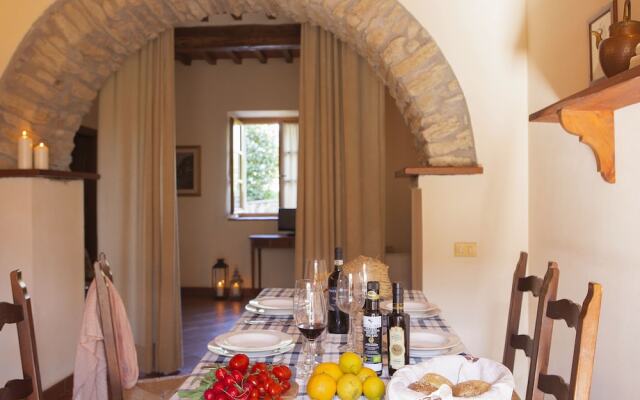 Cozy Farmhouse With Campriano With Swimming Pool