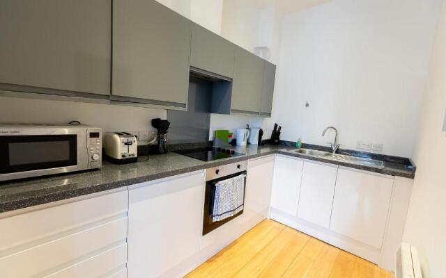 Modern and Spacious 1 Bed Apartment City Centre