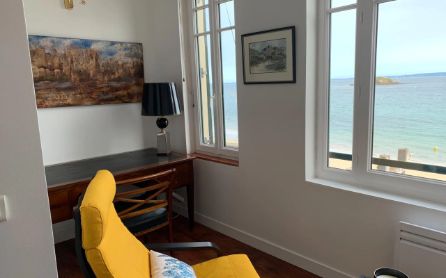 Duplex apartment in a prime seafront location, Treboul, Douarnenez