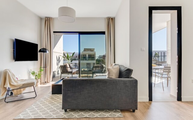 Sanders Crystal 1 - Cute  2-bdr Apt With Shared Pool