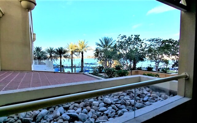 Spacious & Chic 1 bedroom with balcony in Palm