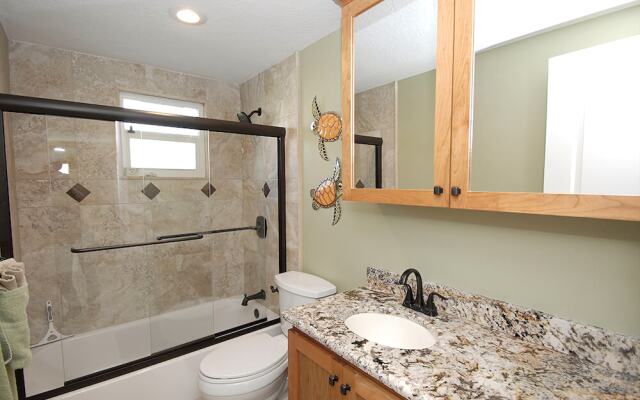 Beach Breeze Unit 2 by Anna Maria