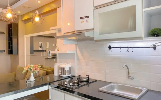 Warm And Homey 2Br Bassura City Apartment