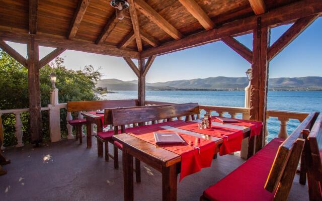 David - 20m From the Beach With Parking - A1