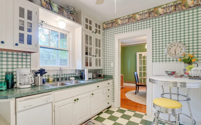 Quaint Jefferson Duplex: Walk to Downtown