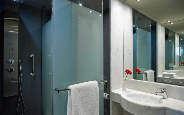 Kyma Suites Beach Hotel