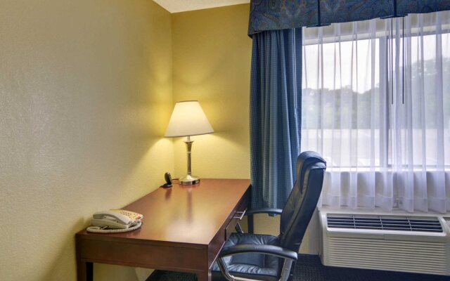Quality Inn & Suites Grand Prairie South