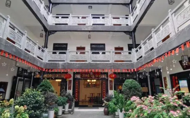 Shuimo Ancient Town Yueyin Shanshui B&B