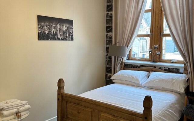 Central Glasgow Apartment - Sleeps 2 & Kitchen