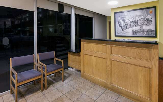 Super 8 by Wyndham Lubbock Civic Center North