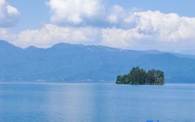 Lugu Lake Yuanrongju Lake View Inn
