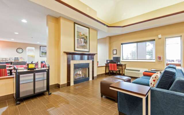 Comfort Suites Rochester Henrietta University Area