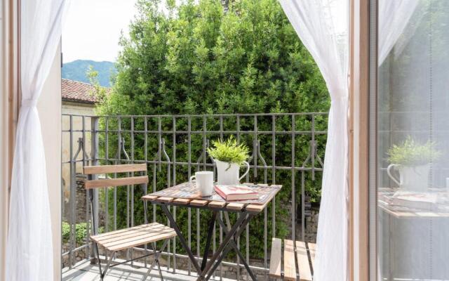 Lake Como Studio with Balcony and Private Parking
