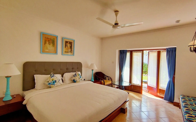 Coconut Grove Beach Resort