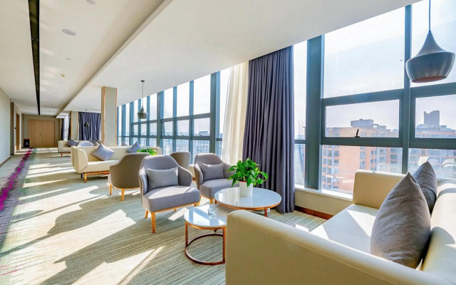 Lavande Hotel (Kunming Railway Station Shuangqiao Night Market Style Street) – Balcony – Kunming