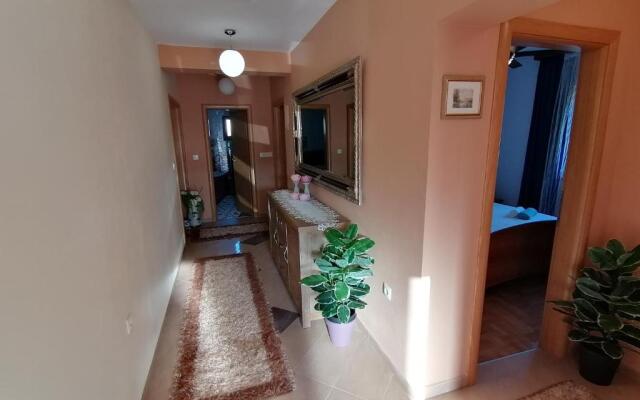 Holiday house Rončević 50 m from sea A1