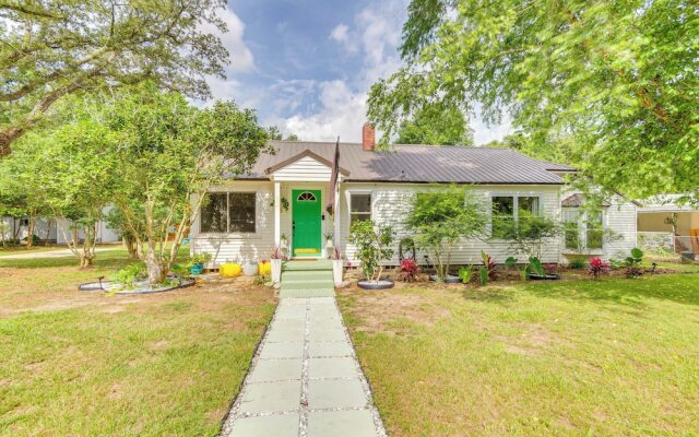 Retro-tropical Pensacola Home - 3 Mi to Downtown!