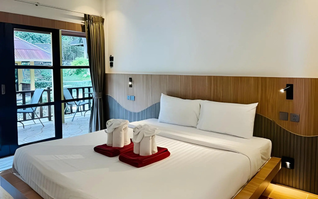 Tonsai Bay Resort