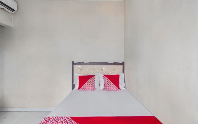 OYO 93500 Rizki Residence TOS Syariah Near PT Bank KB Bukopin Tbk