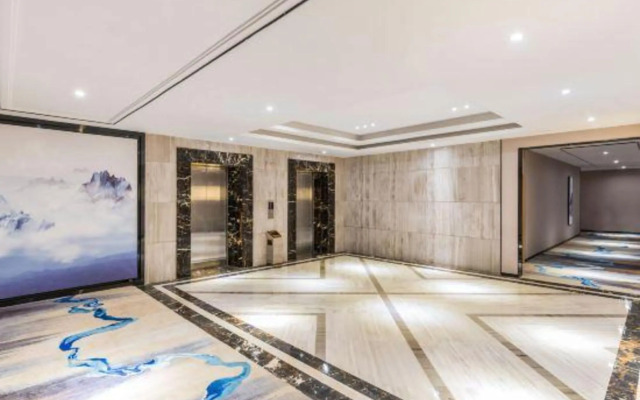 Jinxuan Chanyun Holiday Hotel (Sihui Zhenshan Avenue)