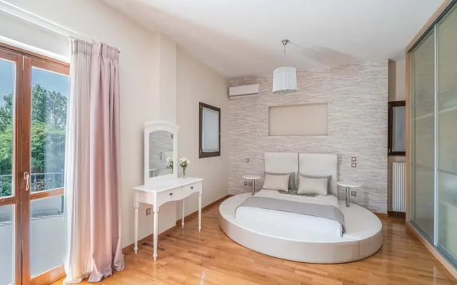 Inviting Villa in Anavissos With Communal Pool