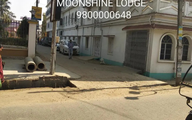 Moonshine Lodge