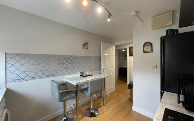 Hla - King Court Apartment 2