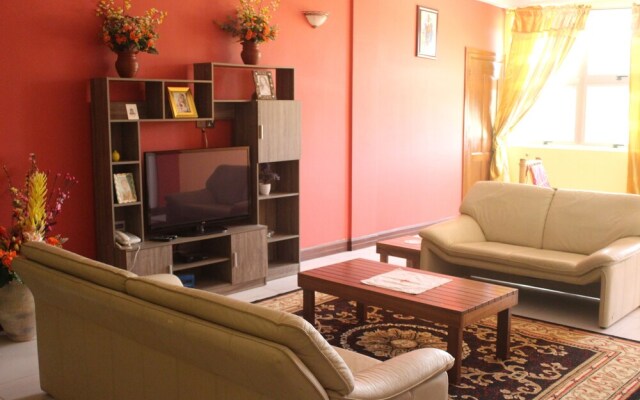 Oguaa Apartments & Lodging