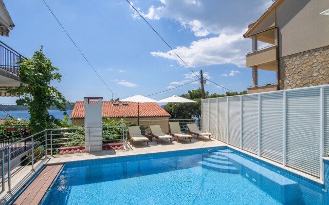 A3 90m2 apt W.shared Pool & Balcony,next to Beach