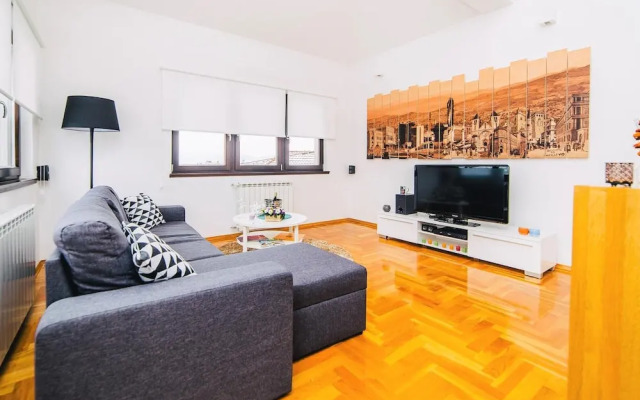 Luxury 3 Story House- Best View- Free Parking