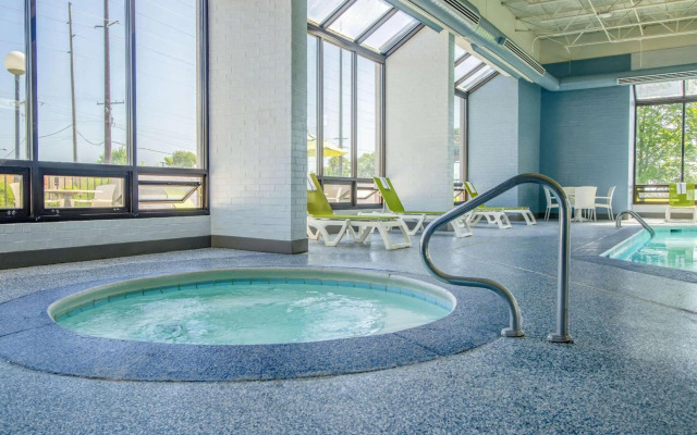Comfort Inn & Suites Evansville Airport