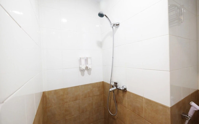 Clean And Tidy Green Pramuka Apartement
