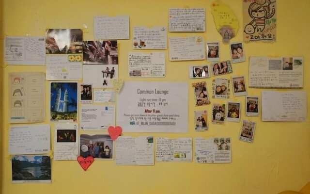 710 Guesthouse Yellow