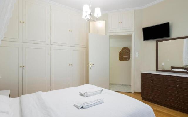 Classy 2 bedroom apartment near Acropolis & Metro