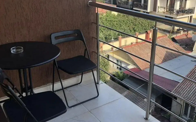 Studio apartment on 137A Nizhneimeretinskaya Street