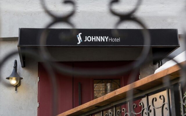 Johnny Hotel