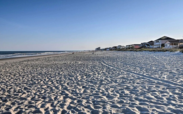 Couples Retreat w/ Balcony in Surfside Beach!