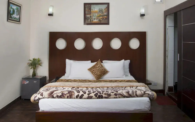 OYO Premium Medanta 2