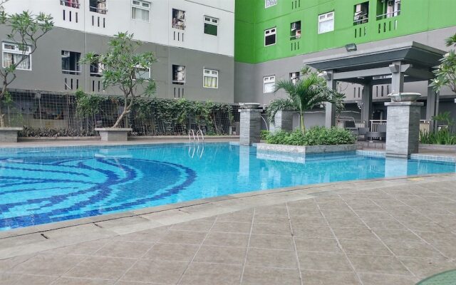 Homey And Comfort 2Br Green Pramuka City Apartment