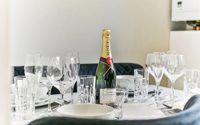 Avari Apartments - Hatton Collection