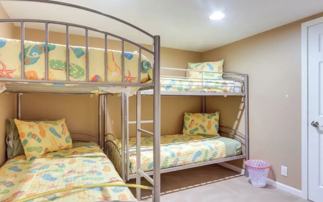 Dock, Hot Tub! Family-friendly Camdenton Haven