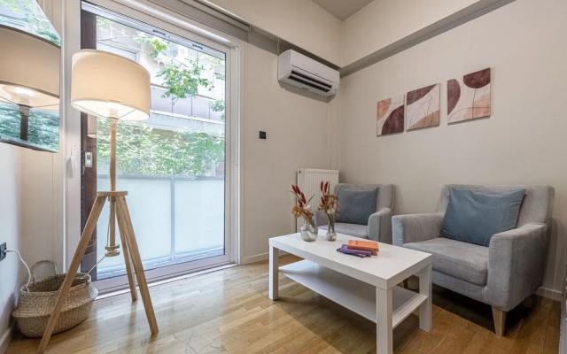 Phaedrus Living: City Center Cozy Studio Lykavitos