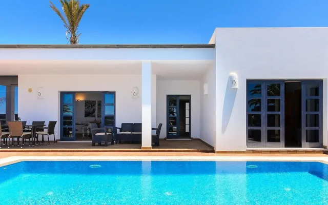 Belvilla by OYO Villa A