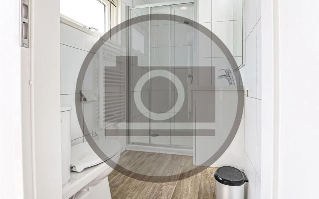 Awesome Ship/boat in Aalsmeer With 2 Bedrooms and Wifi