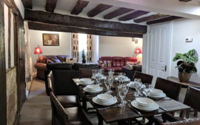 Cotswolds Valleys Accommodation-Med Hall