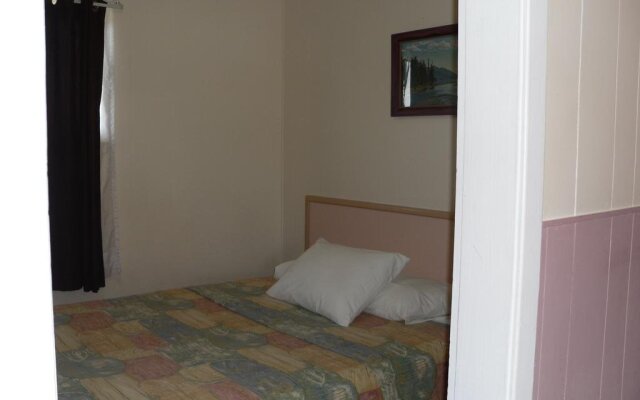 Hotel Bethel - Fort MacLeod, AB