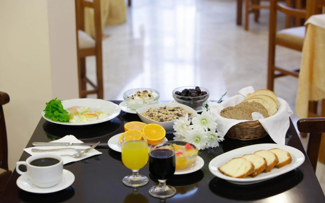 Alexiou Hotel