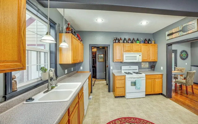13 Mi to Skiing: Downtown Wallace Home w/ Deck