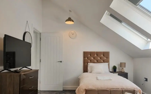 Lovely Modernist 4 Bed House