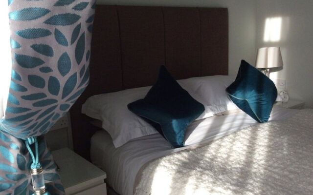 Pitcullen Guest House